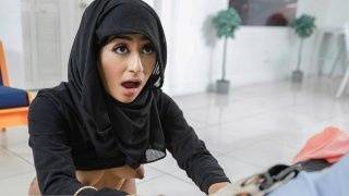 Petite Muslim hottie Binky Beaz shows off her oral skills to her neighbor - redwap.me on unlisto.com