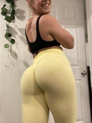 My ass just eats up these leggings - porn7.net on unlisto.com
