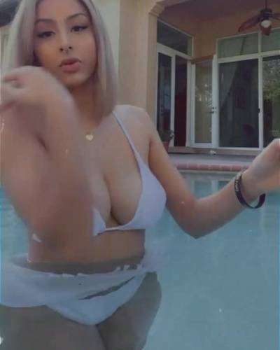 StaceyIsGold Leaked Video In Bikini - thothub.to on unlisto.com