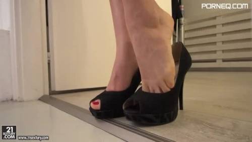Premium foot fetish romance with gorgeous Tina Kay (1) - new.porneq.com on unlisto.com