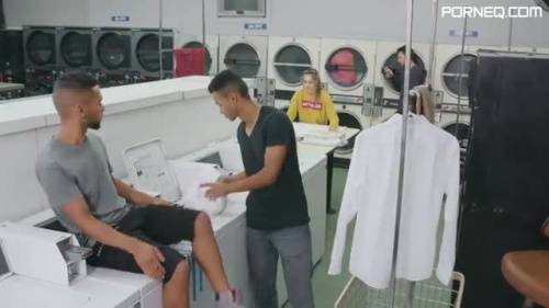 Doing Laundry And Getting A Blow Job - new.porneq.com on unlisto.com