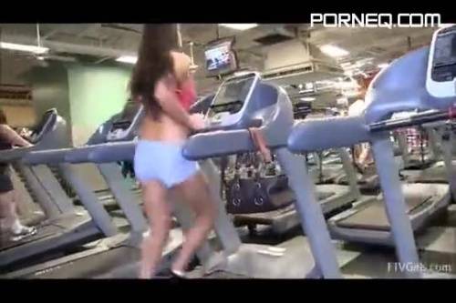 Brunette Teal is showing her sexy body in gym - new.porneq.com on unlisto.com