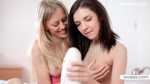 Penelope and Lorena have fun with a giant dildo - new.porneq.com on unlisto.com