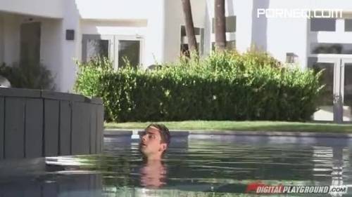 Cheating wife and the pool guy fucking in the pool - new.porneq.com on unlisto.com